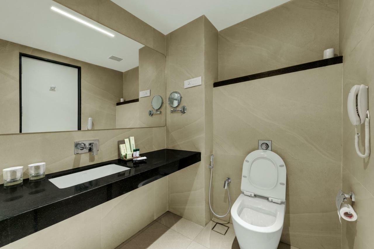 The Fern Residency Karad Hotel Bagian luar foto